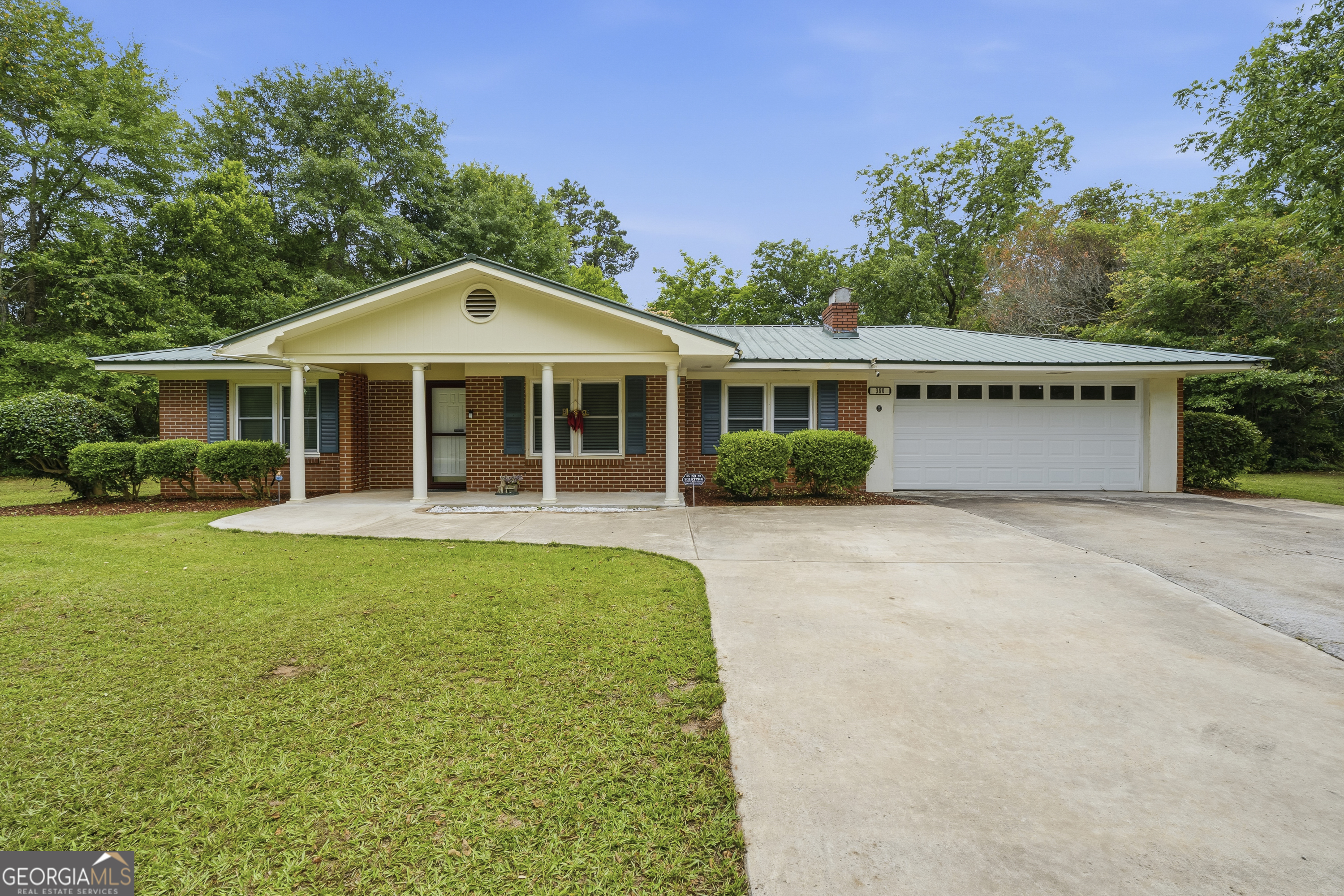 380 Highway 96 E Property Photo 1