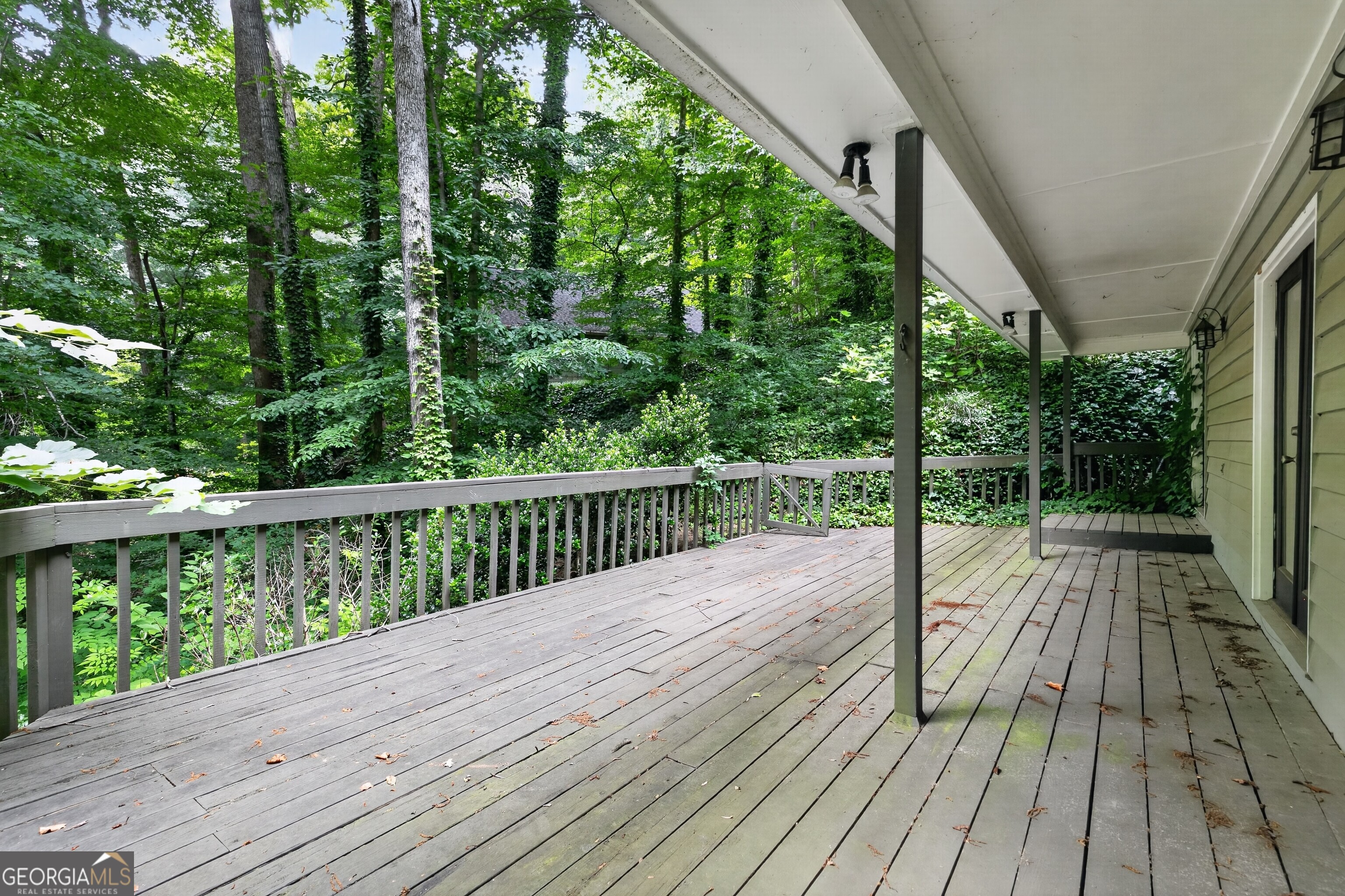 7127 Riverside Drive Property Photo 3