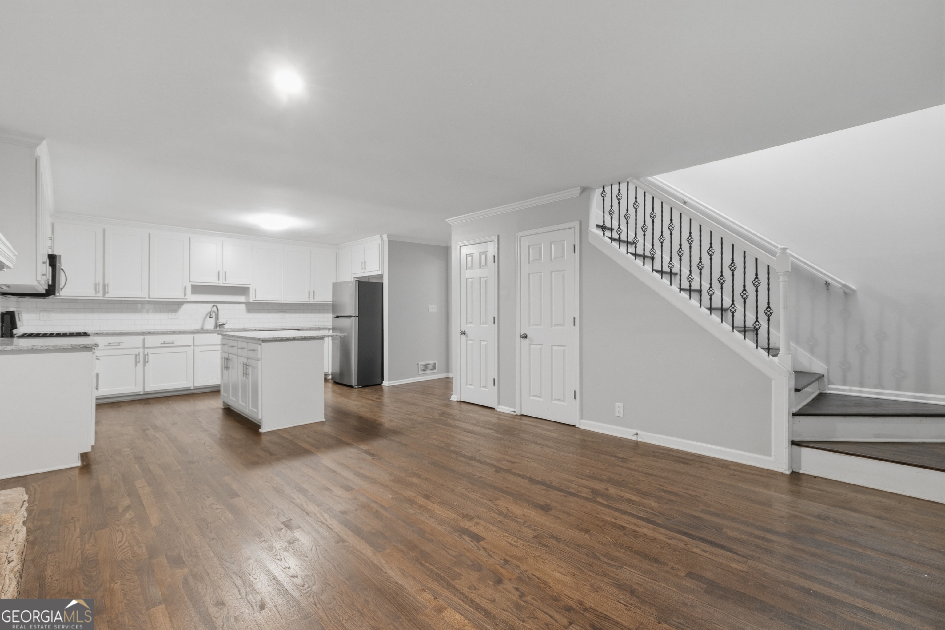 7127 Riverside Drive Property Photo 5