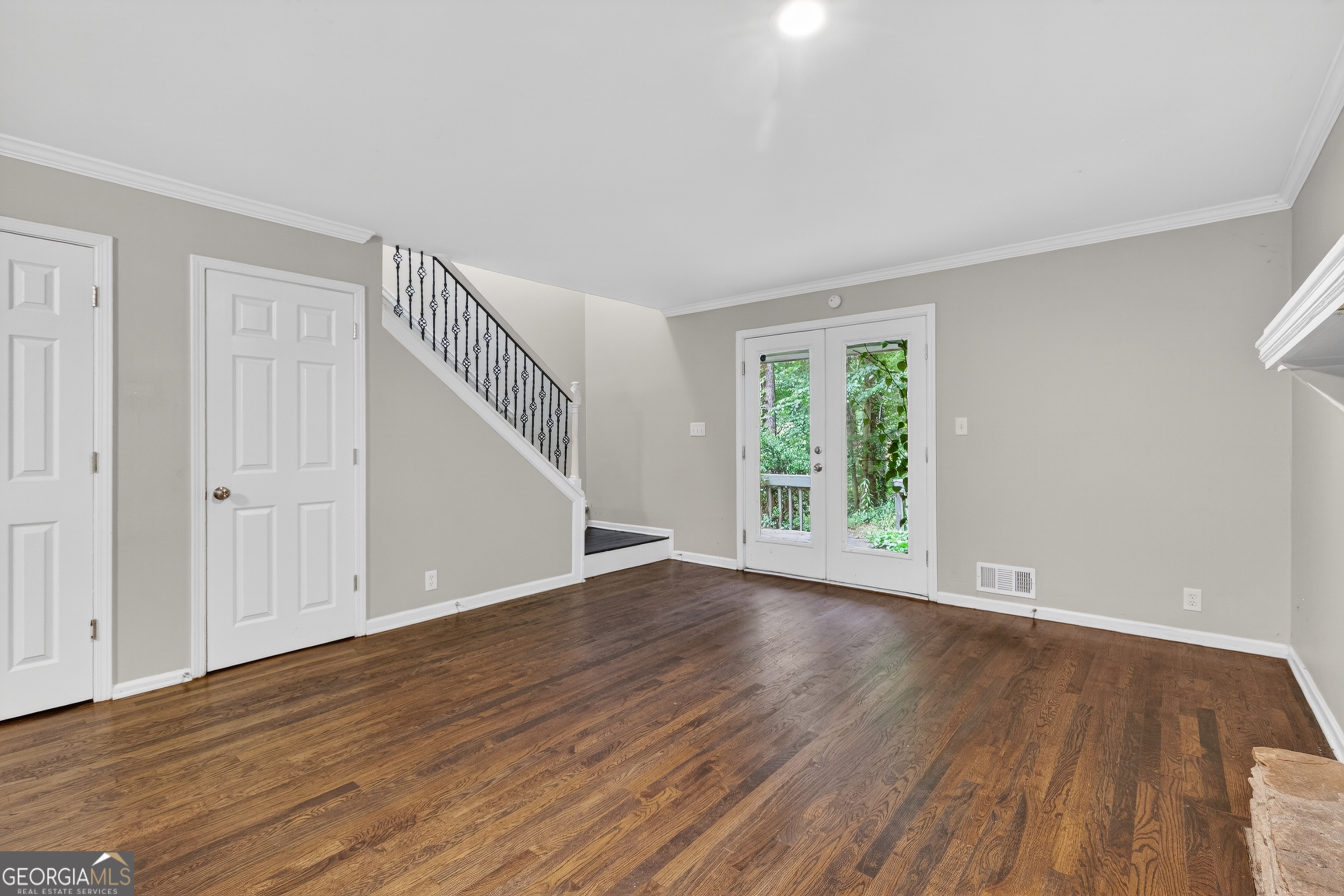 7127 Riverside Drive Property Photo 8