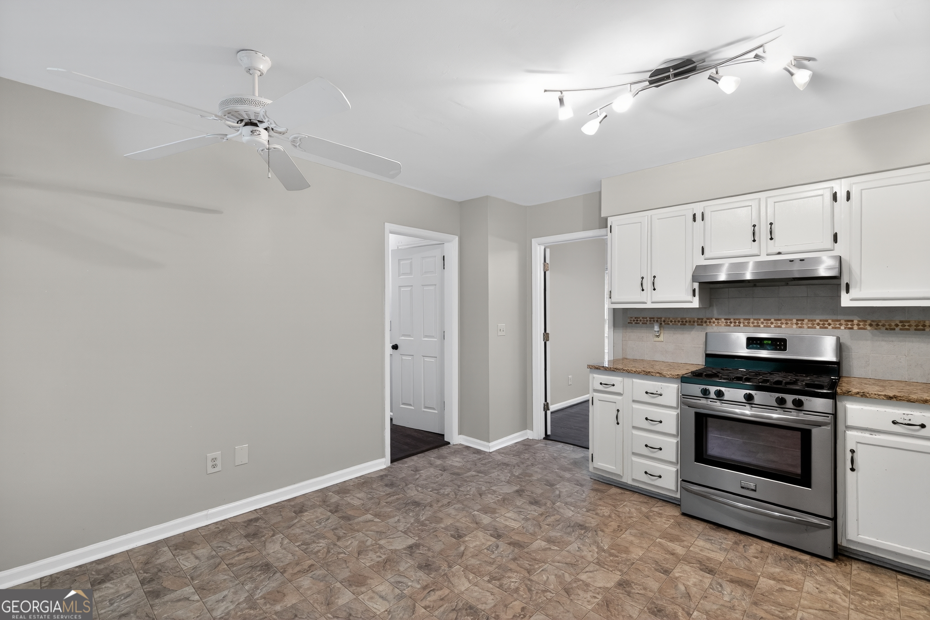 3999 Tall Pine Drive Property Photo 12