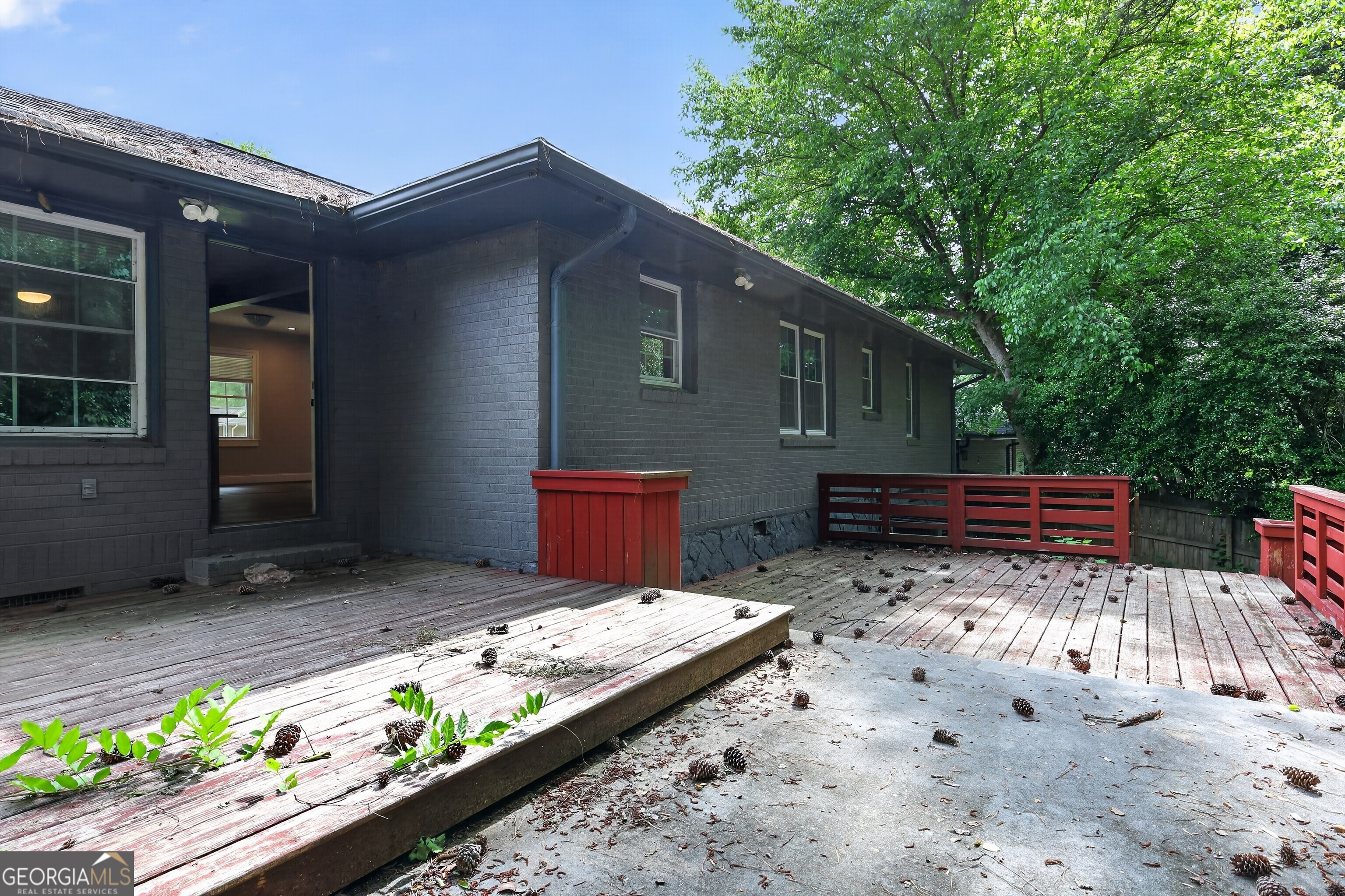 1868 Longdale Drive Property Photo 4