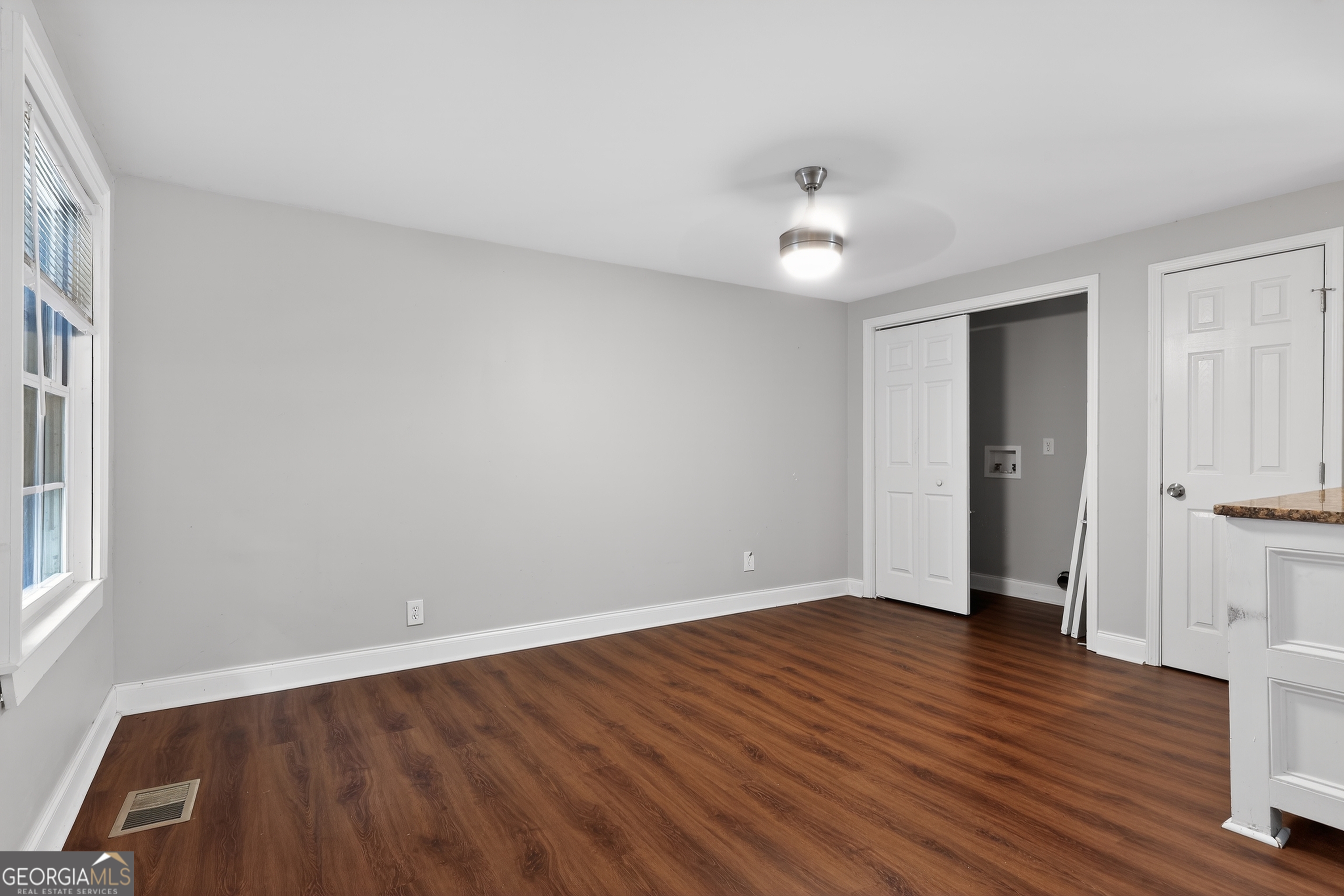 1868 Longdale Drive Property Photo 15