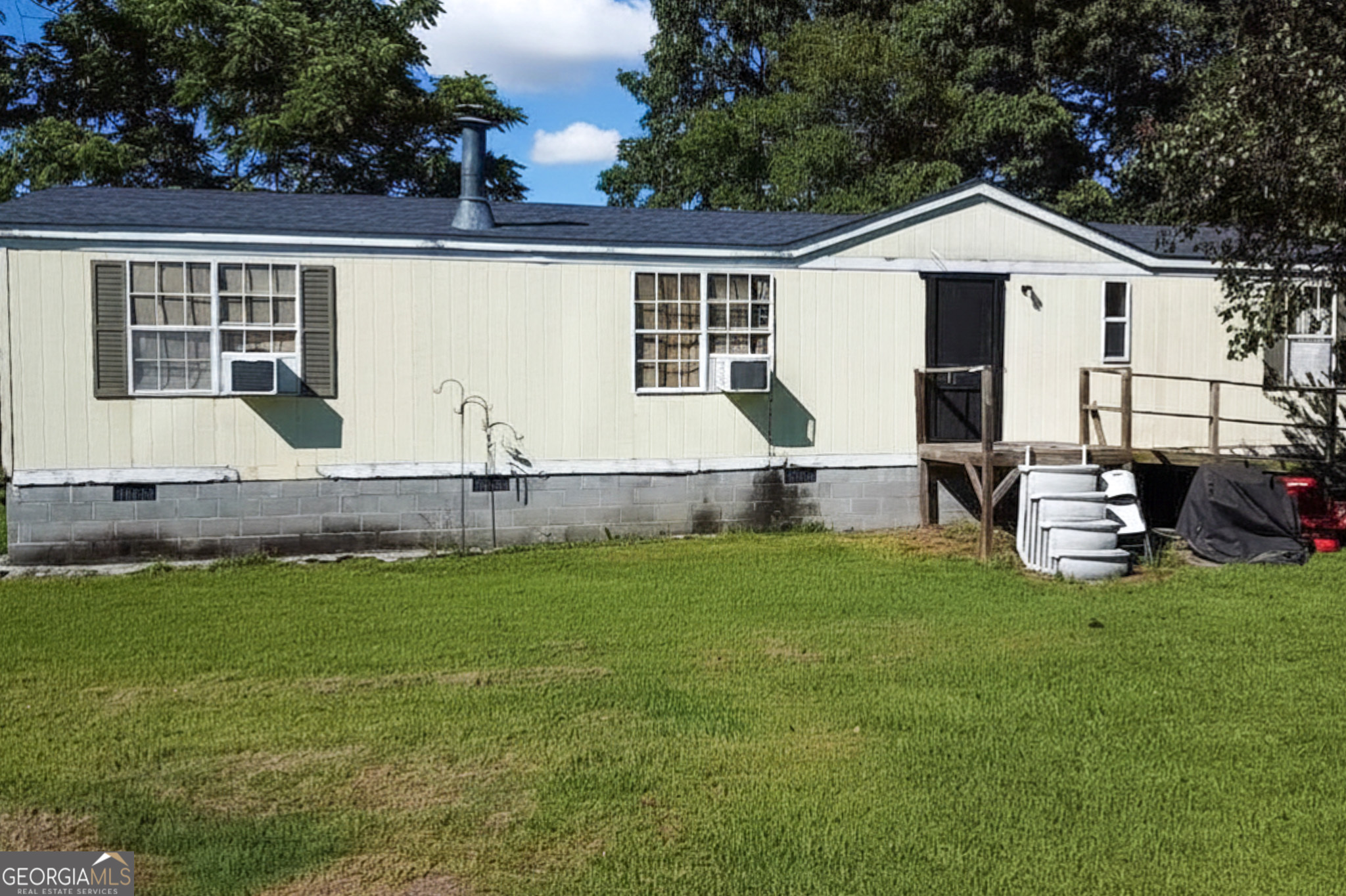 2279 Highway 18 E Property Photo 4