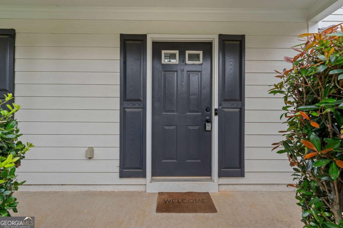 370 Manor Glen Drive Property Photo 5