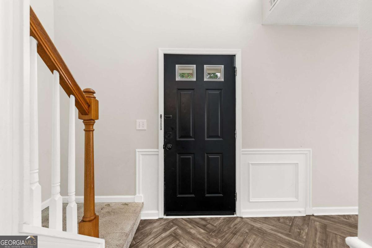 370 Manor Glen Drive Property Photo 6