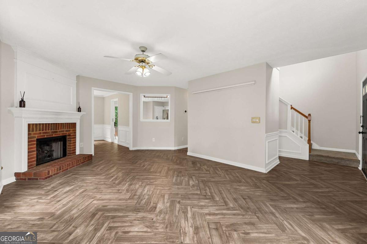 370 Manor Glen Drive Property Photo 8
