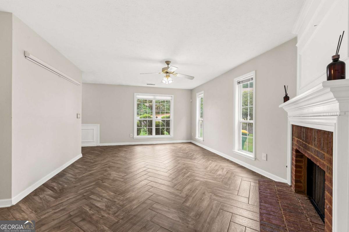 370 Manor Glen Drive Property Photo 10