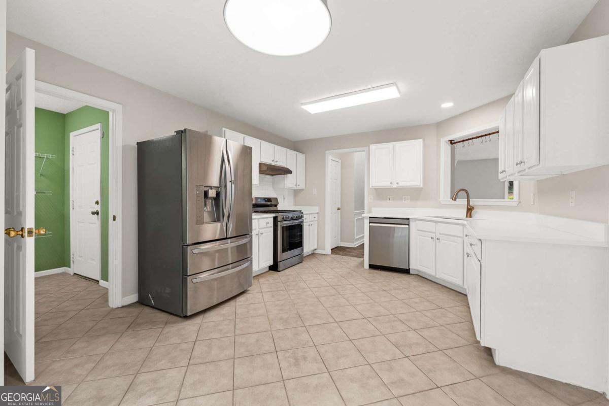 370 Manor Glen Drive Property Photo 16