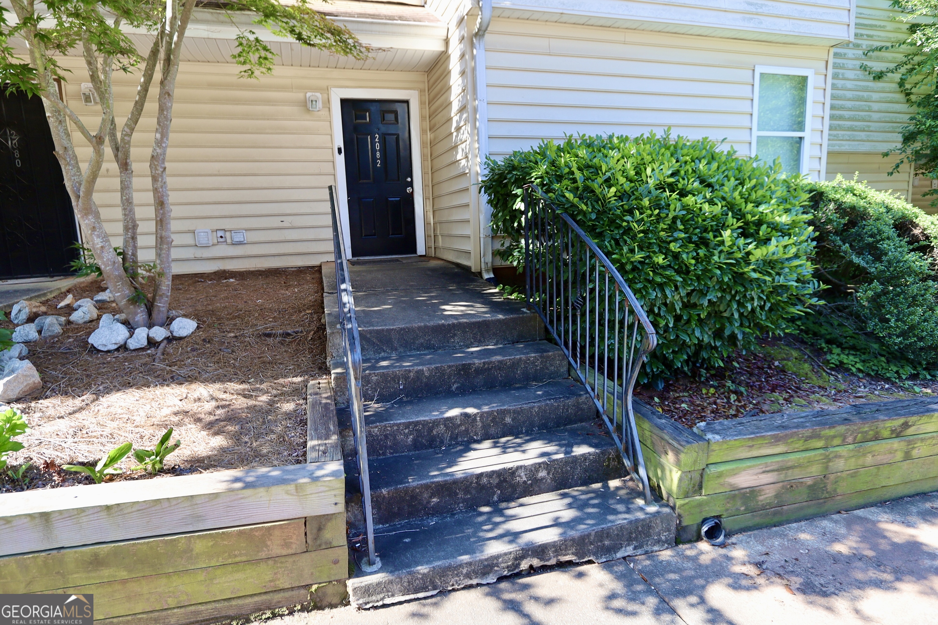 2082 Oak Park Lane Property Photo 3