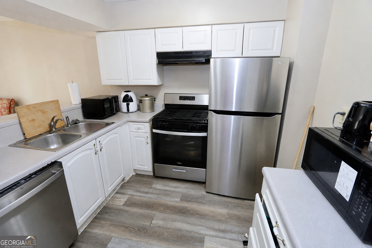 2082 Oak Park Lane Property Photo 8