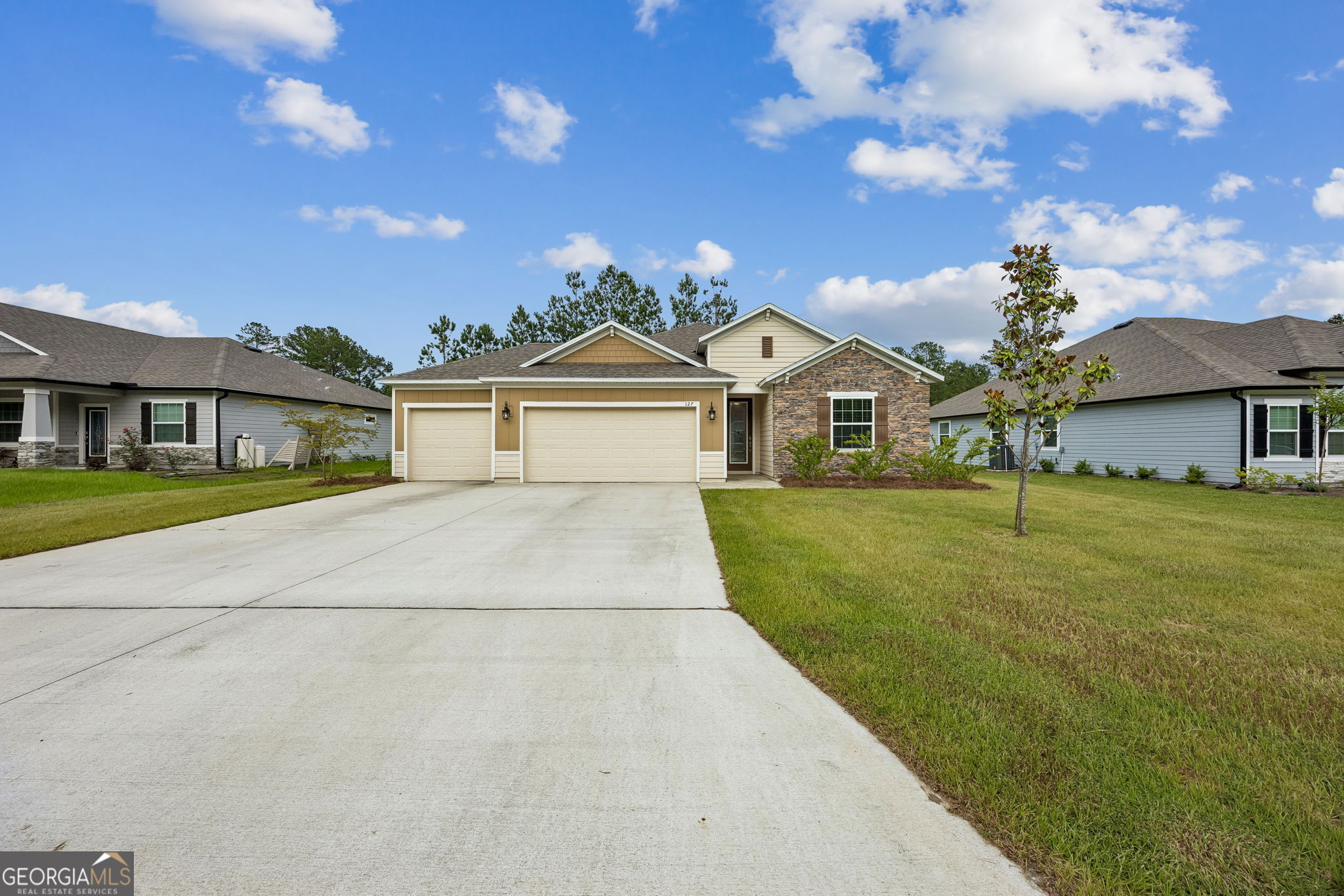 127 Breakwater Loop Property Photo 2