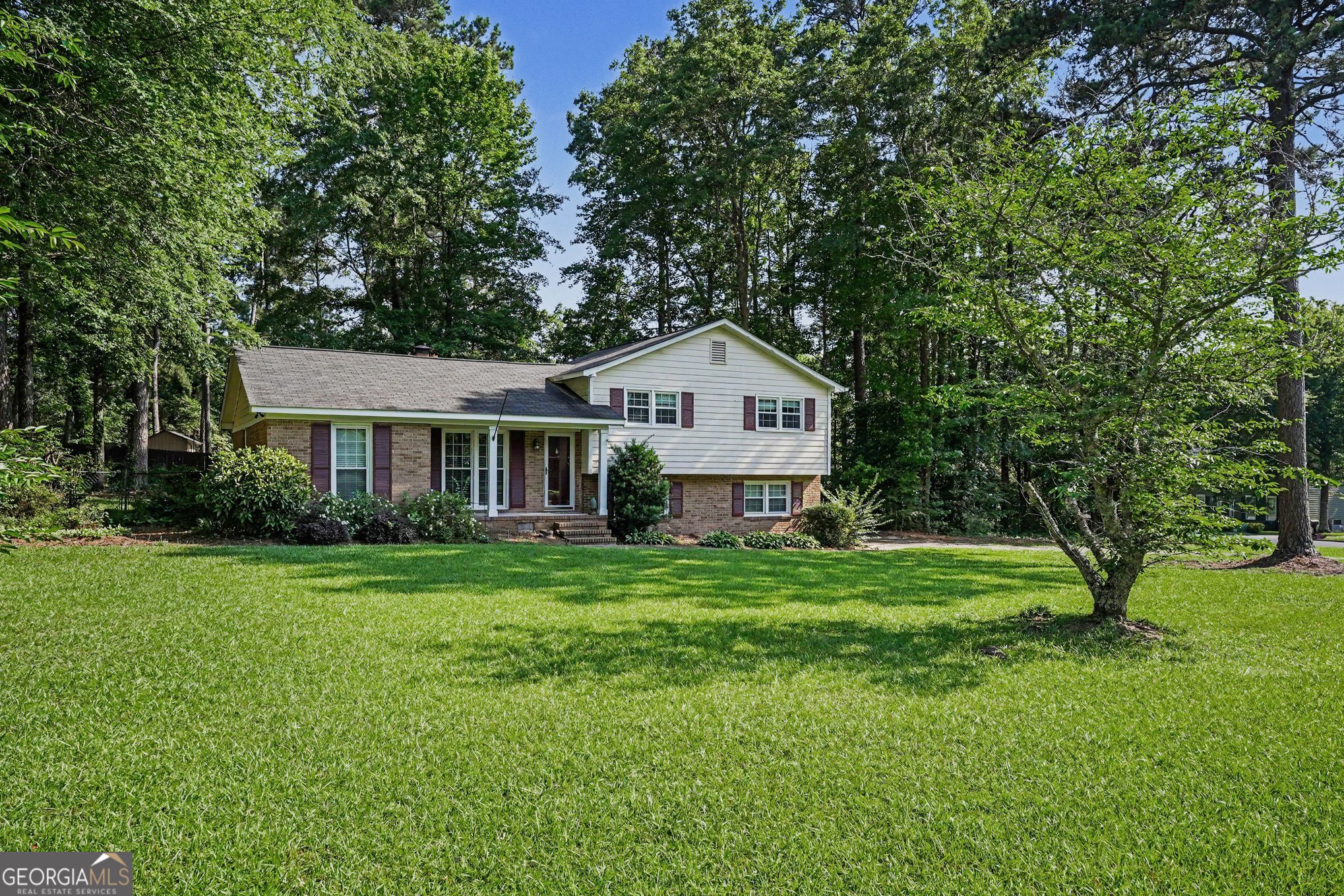 752 Springdale Woods Drive Property Photo 3