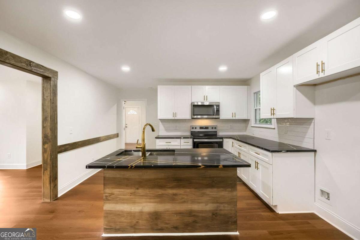 472 Rigby Street Ne Property Photo 3