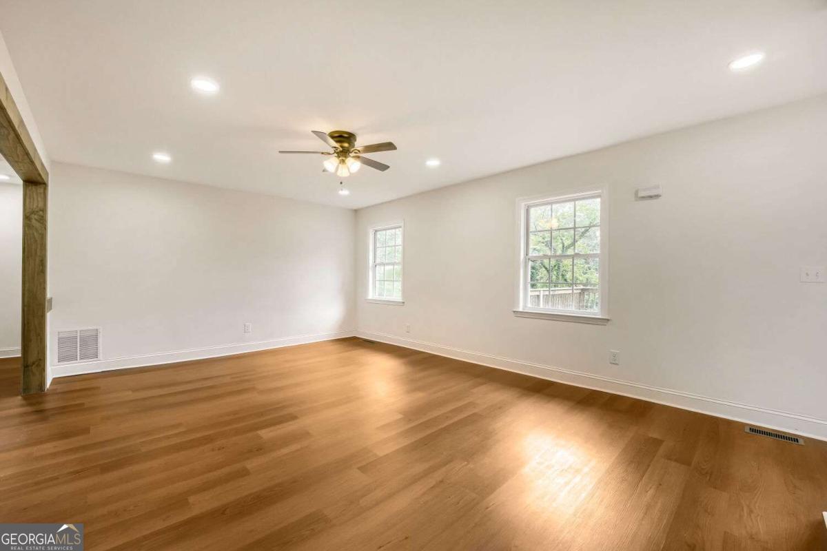 472 Rigby Street Ne Property Photo 9