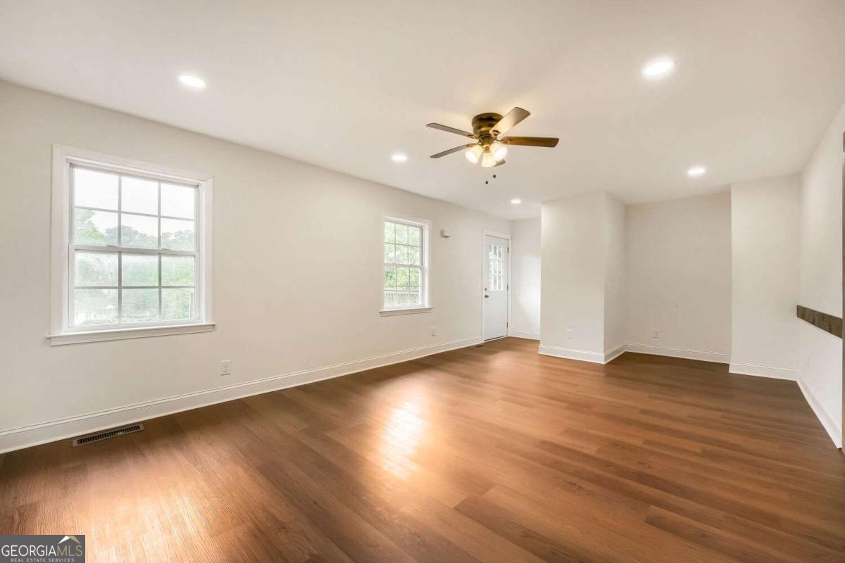 472 Rigby Street Ne Property Photo 10