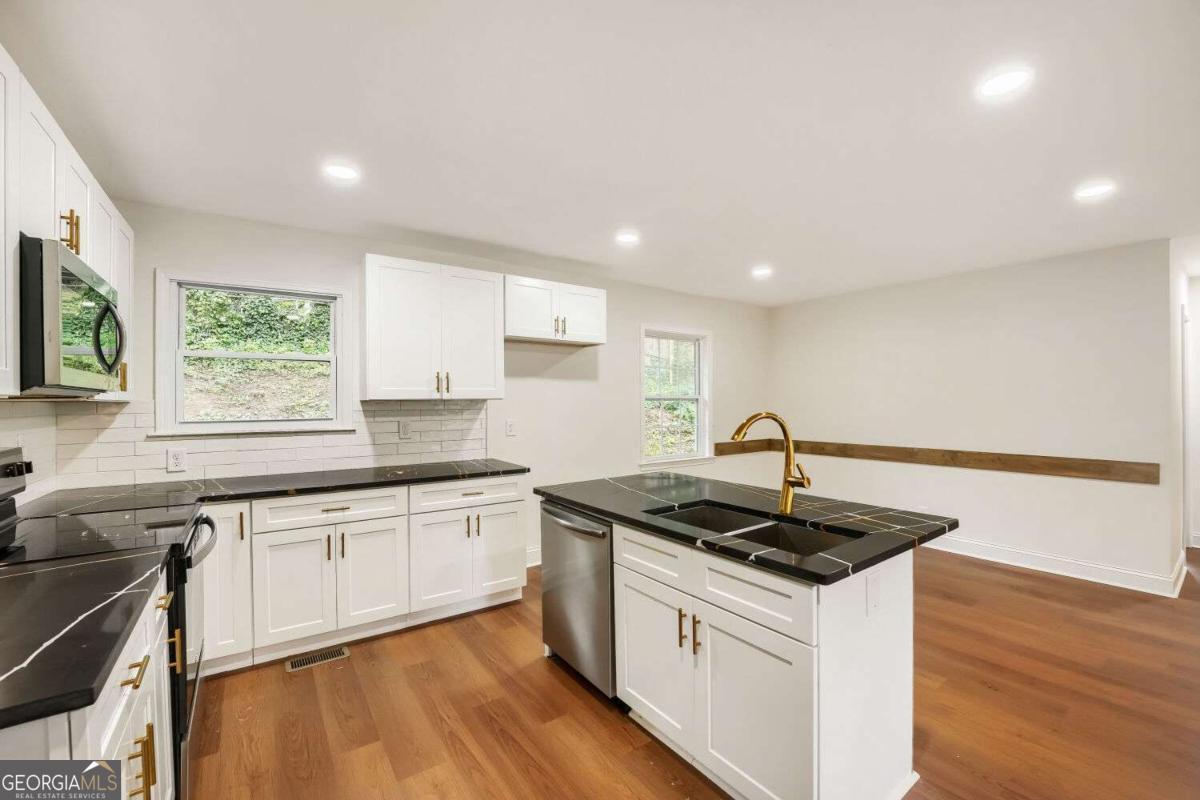 472 Rigby Street Ne Property Photo 14