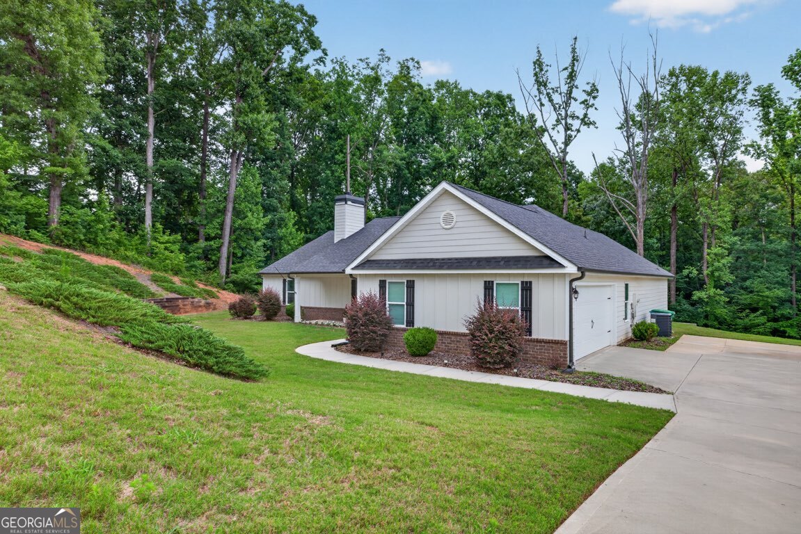 561 Oconee Lane Property Photo 2