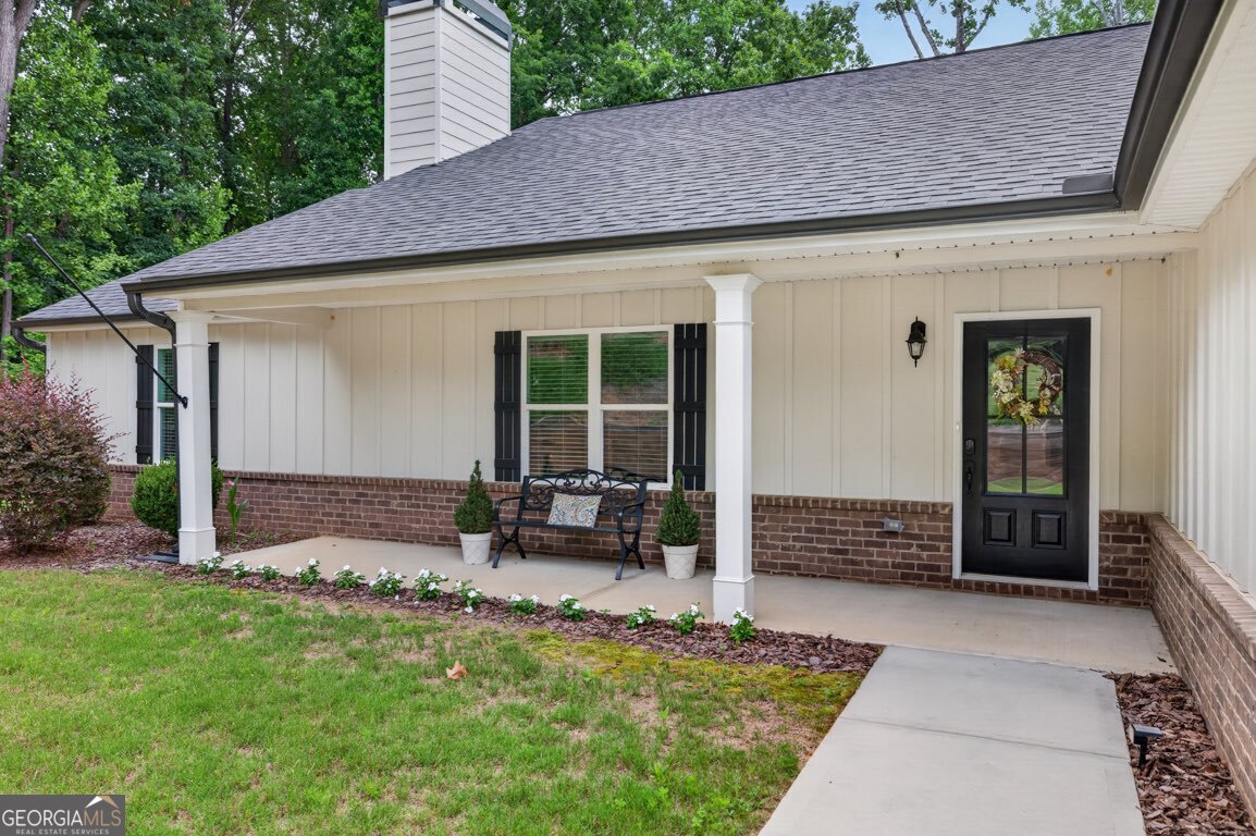 561 Oconee Lane Property Photo 4