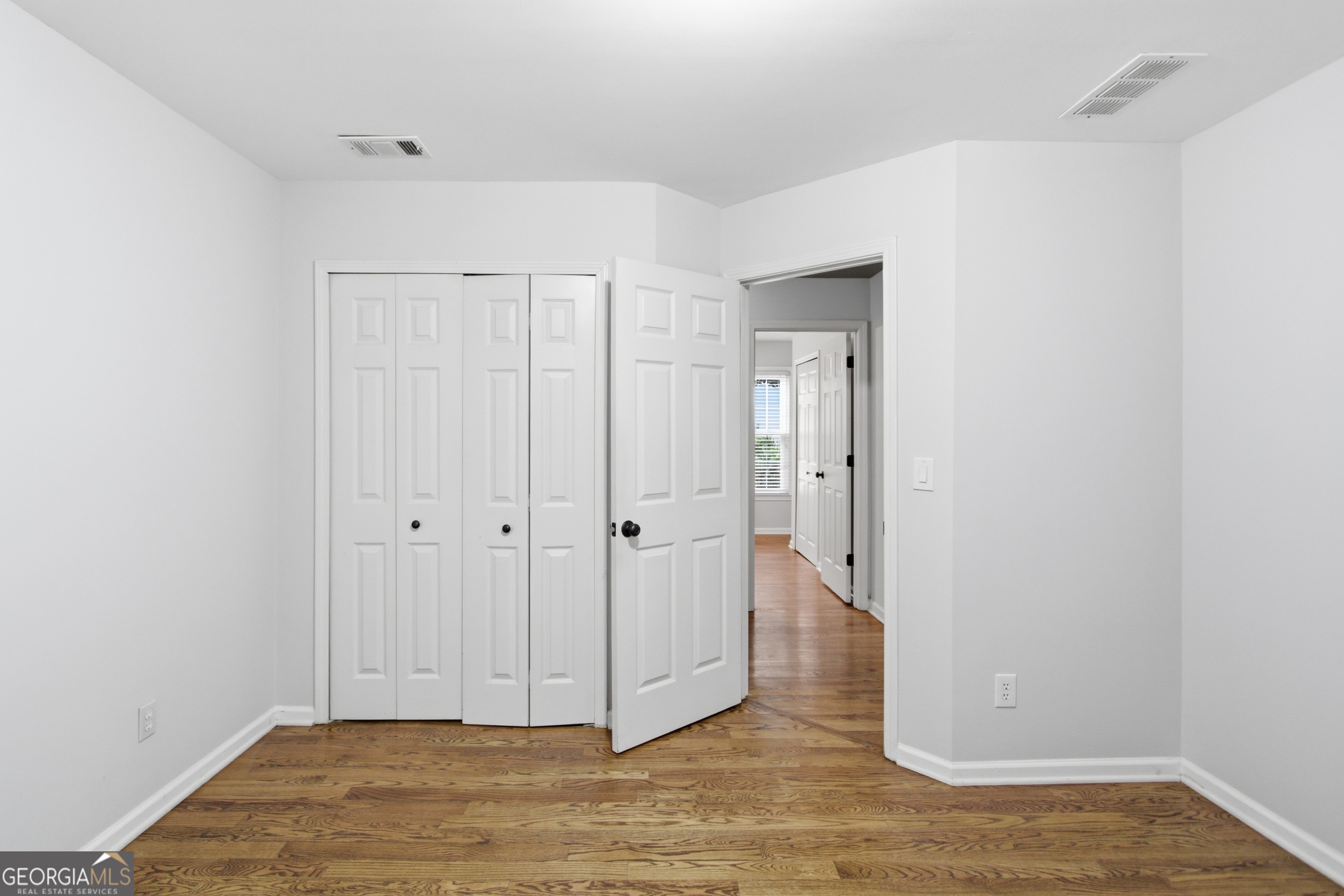 11715 Dunhill Place Drive Property Photo 4
