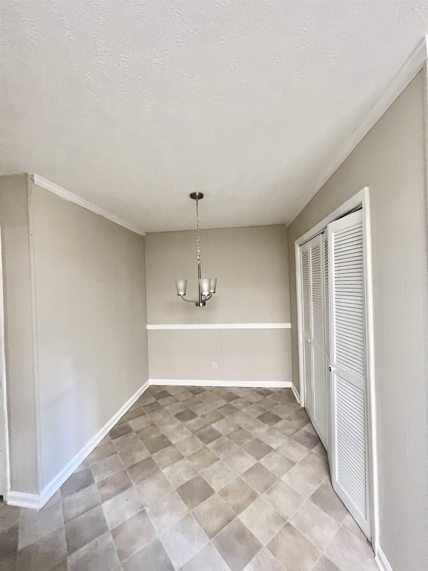 300 Springdale Drive Property Photo 4