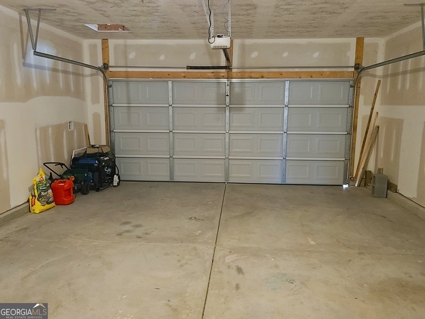 131 Pebble Lane Property Photo 9