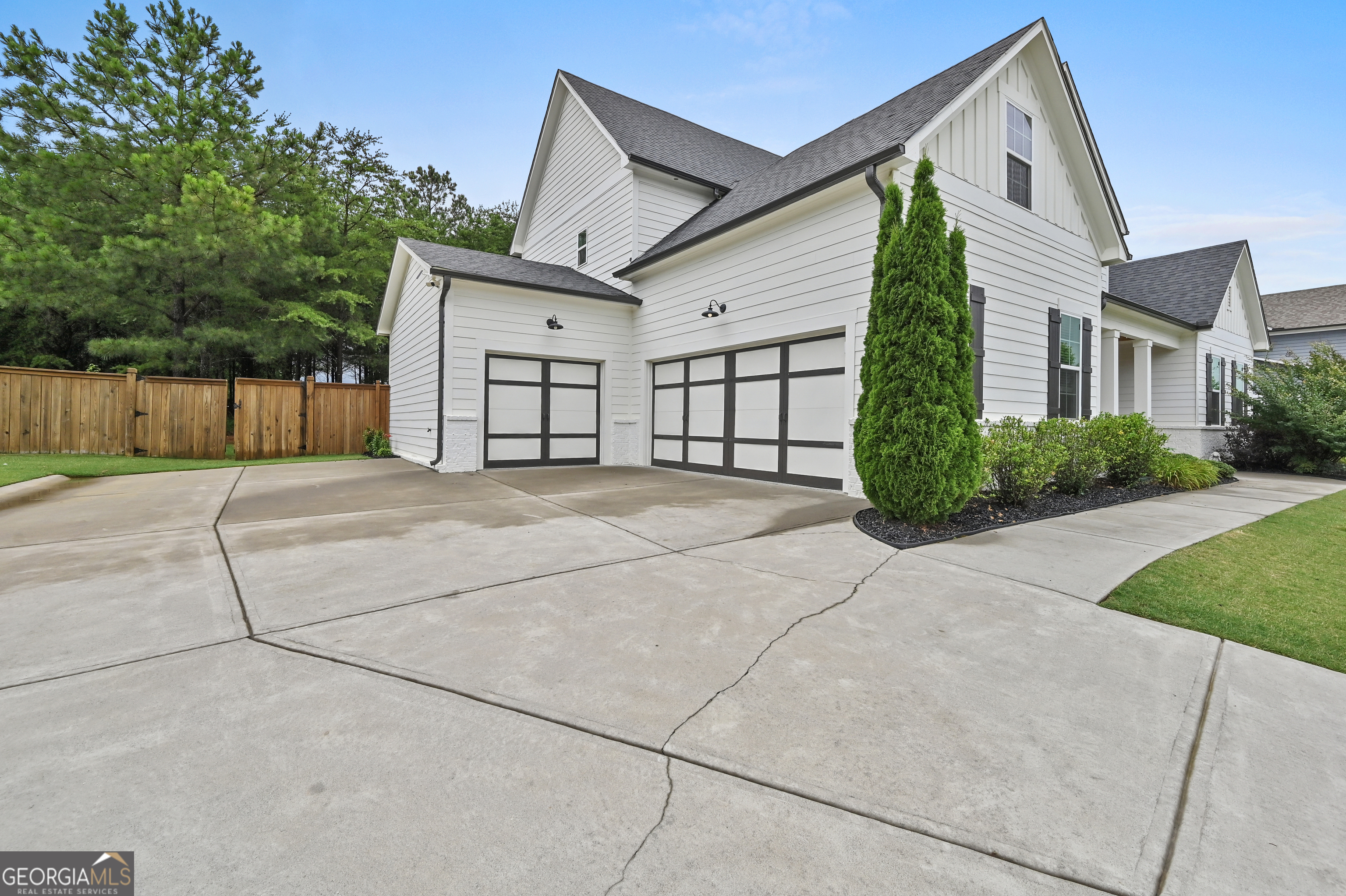 450 Parkbrook Way Property Photo 3