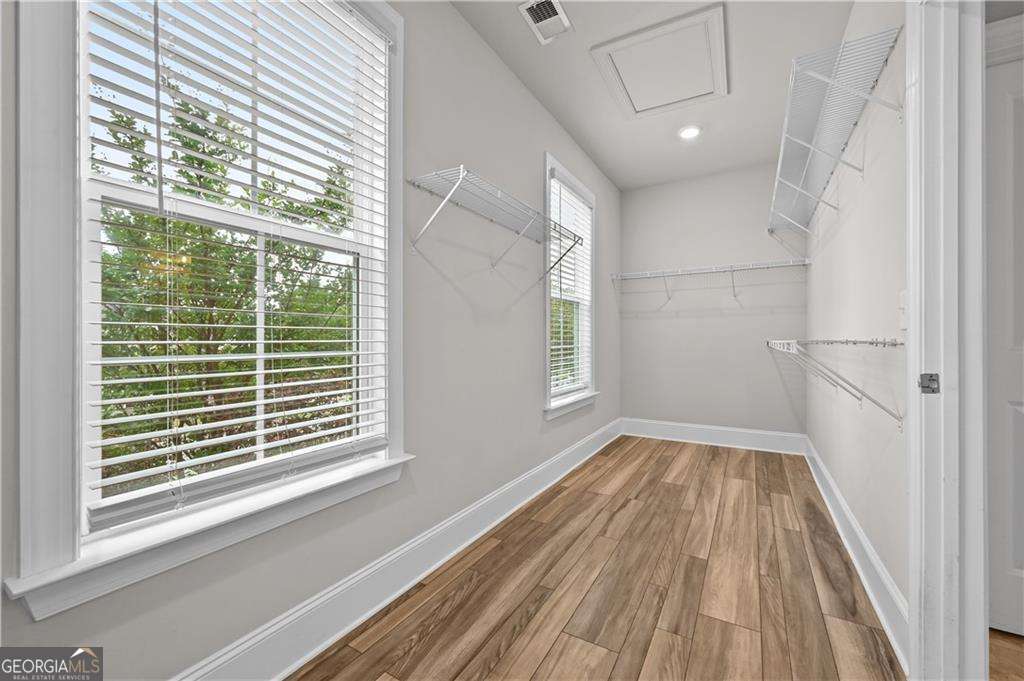 450 Parkbrook Way Property Photo 29