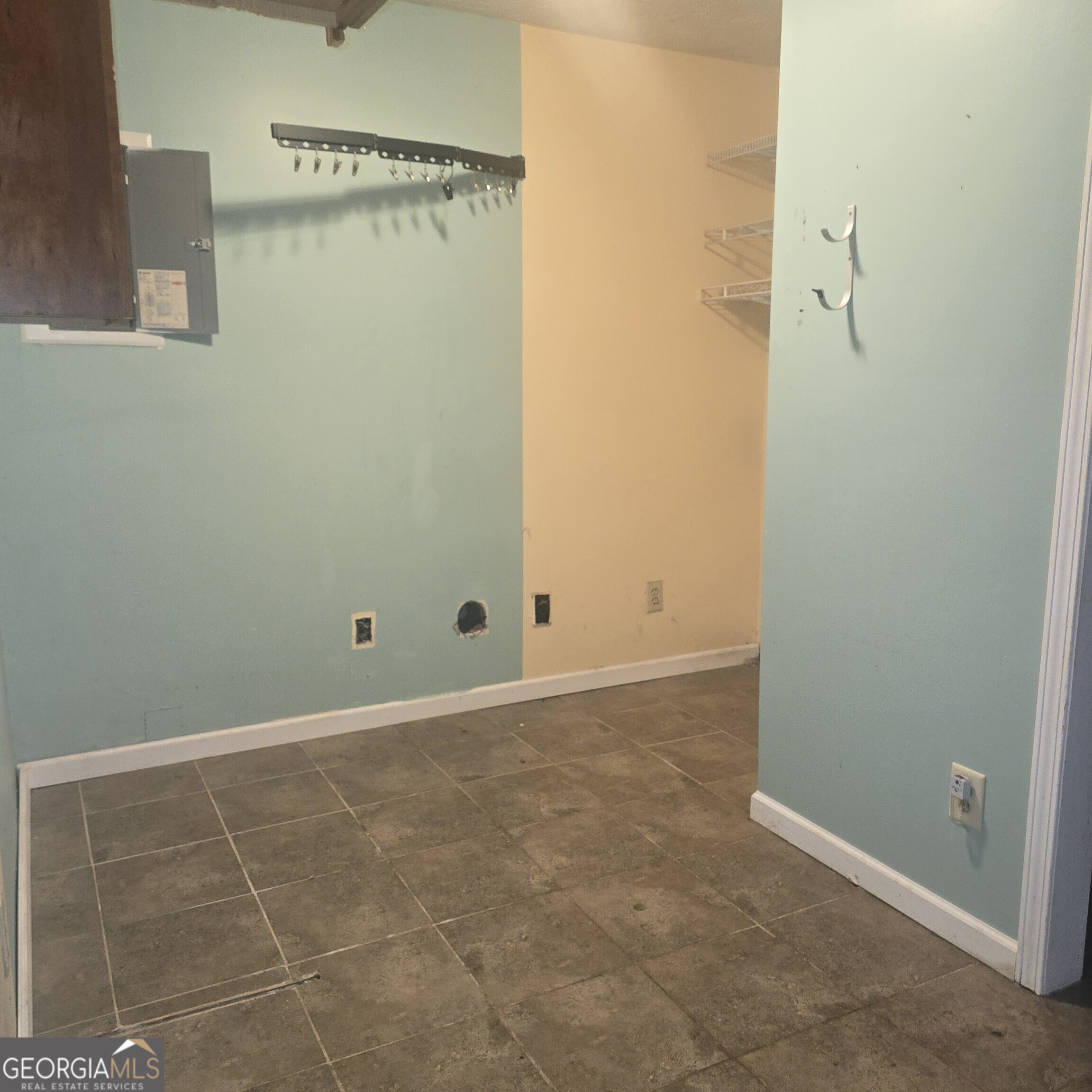 585 Lee Drive Property Photo 8