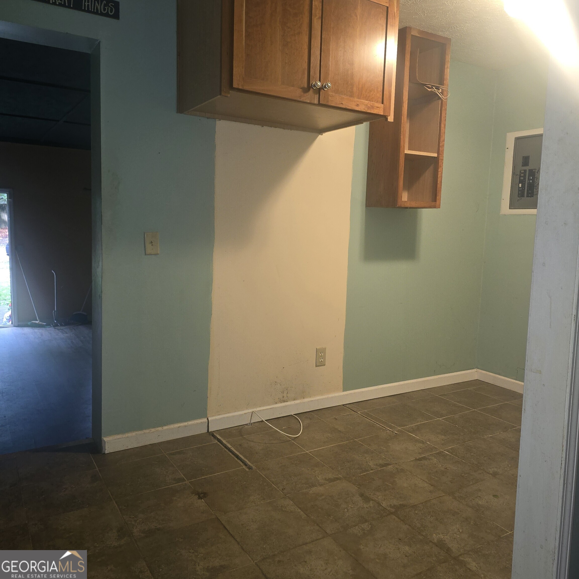 585 Lee Drive Property Photo 9
