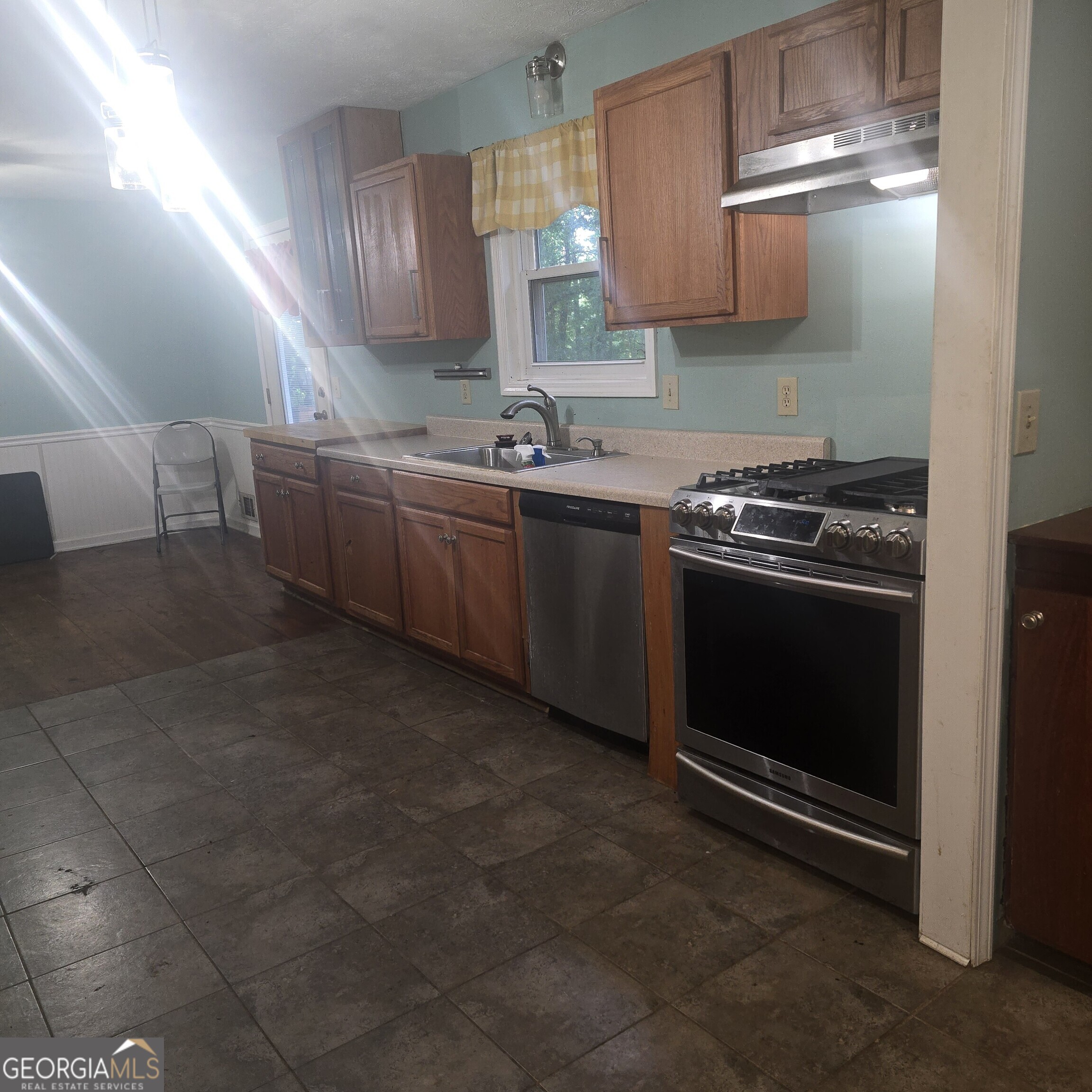 585 Lee Drive Property Photo 12