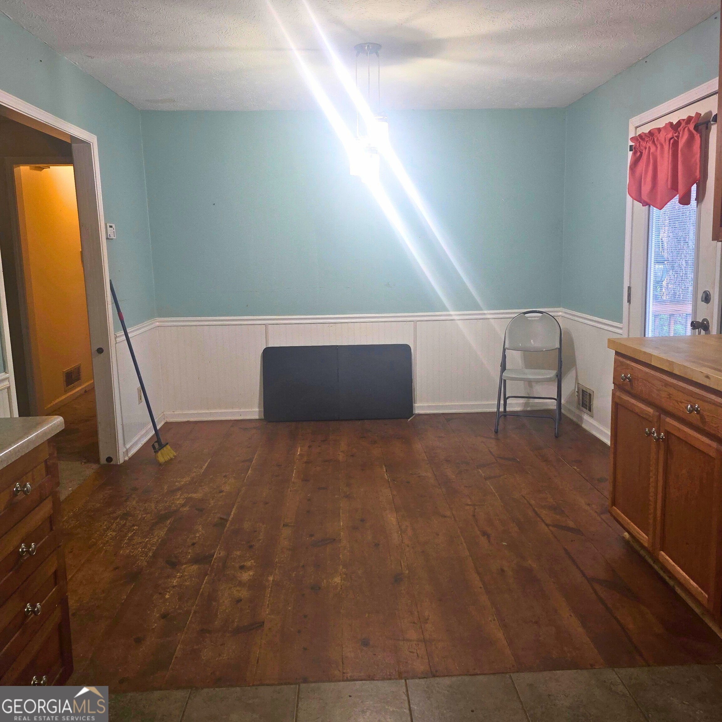 585 Lee Drive Property Photo 13