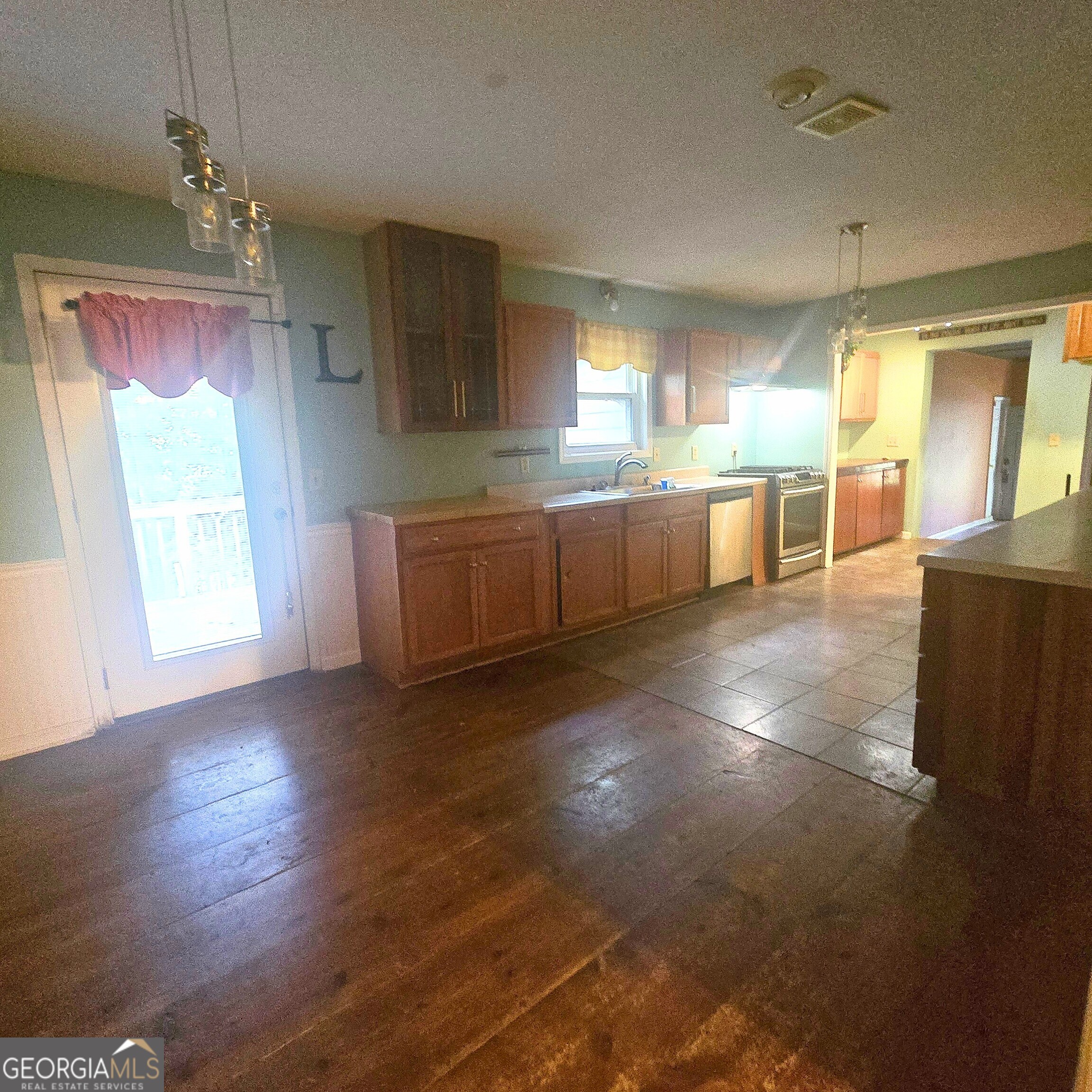 585 Lee Drive Property Photo 14