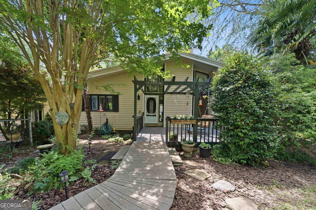 240 Quesenberry Drive Property Photo 1