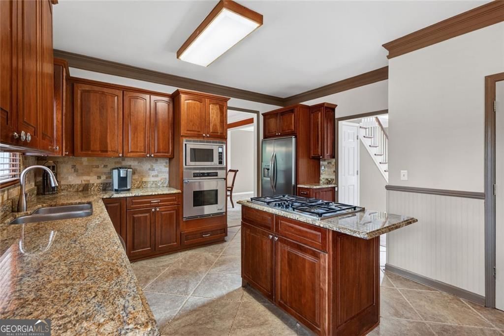 2456 Stonecroft Way Nw Property Photo 4
