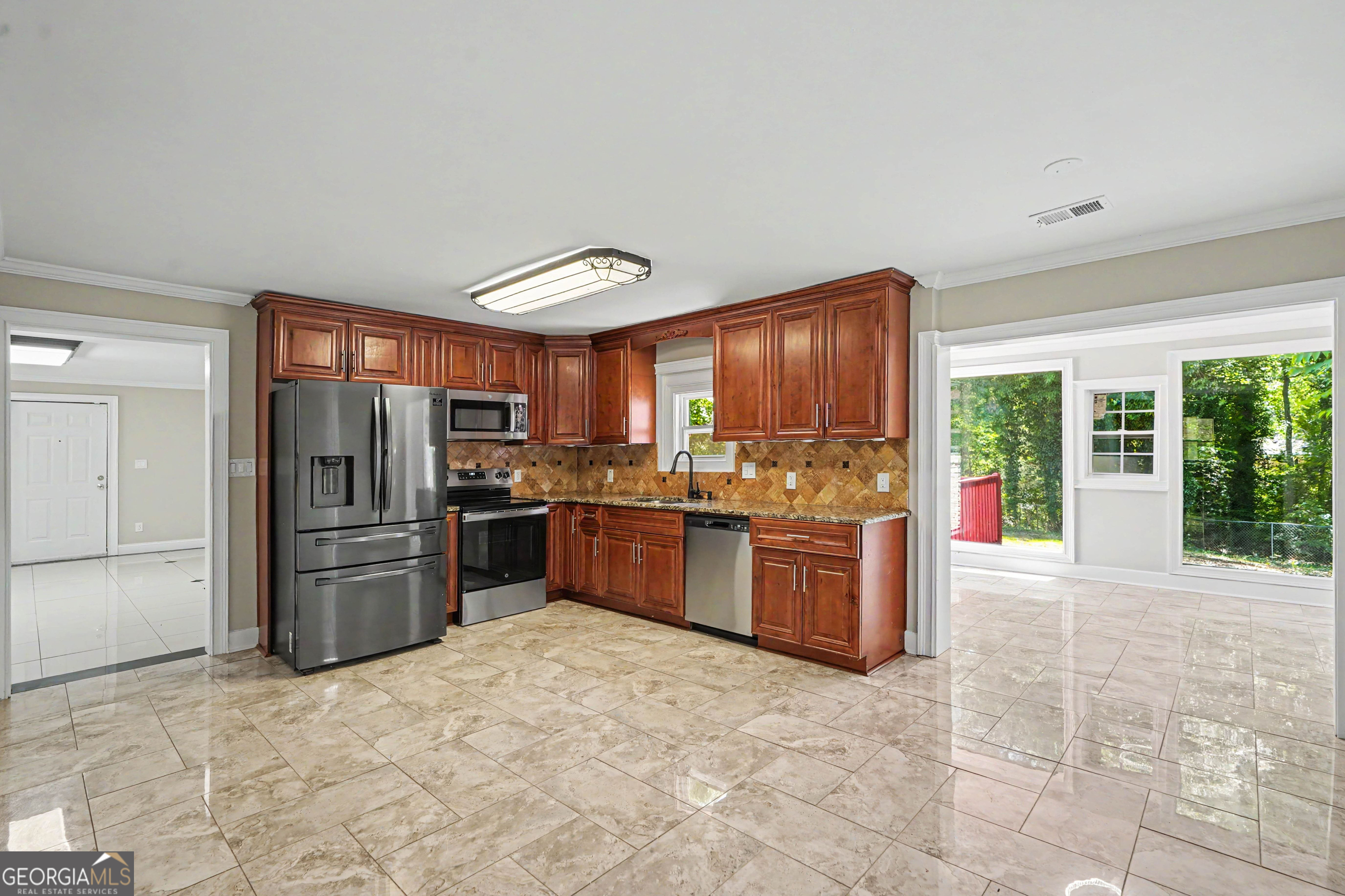 592 Henderson Road Property Photo 6