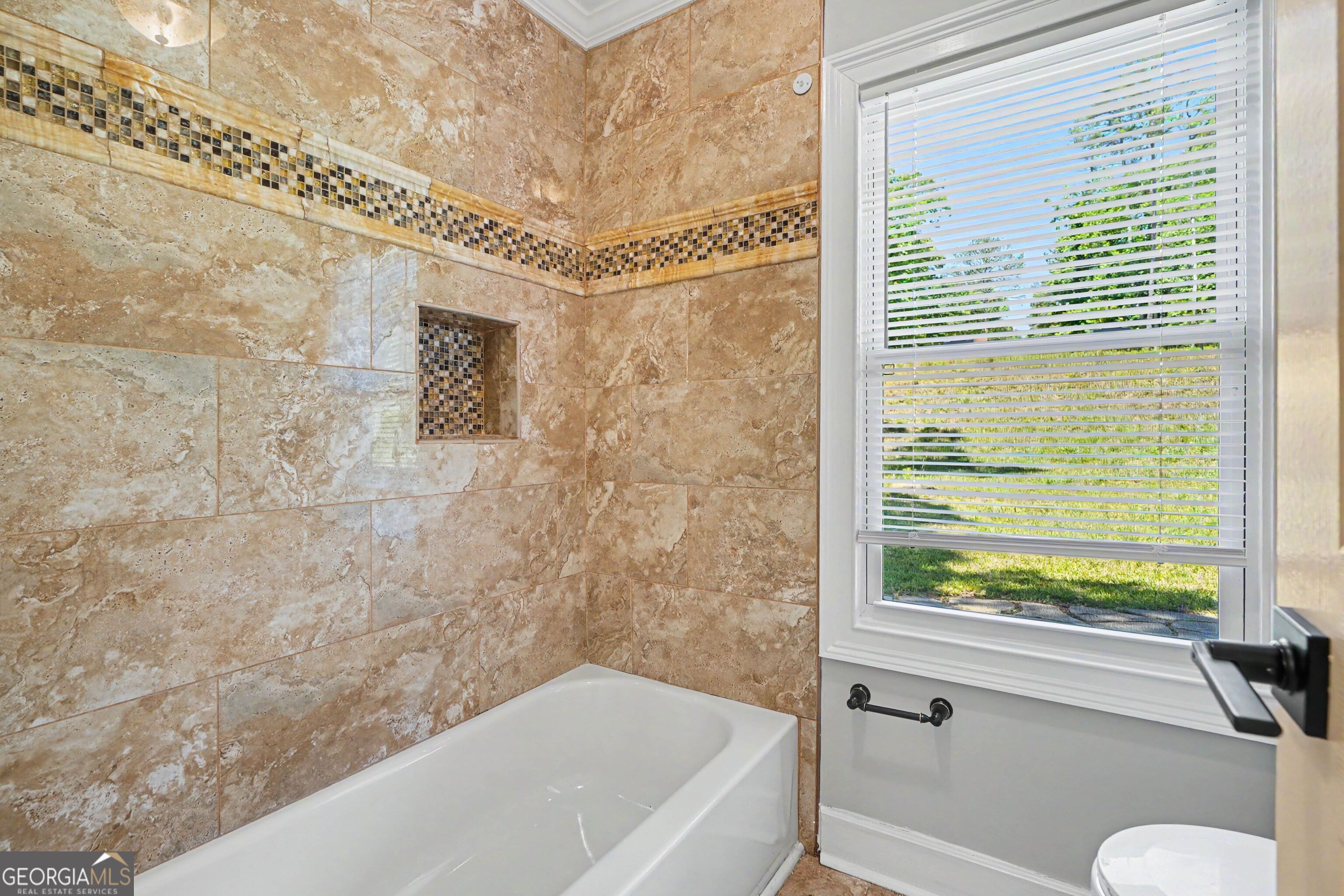 592 Henderson Road Property Photo 21