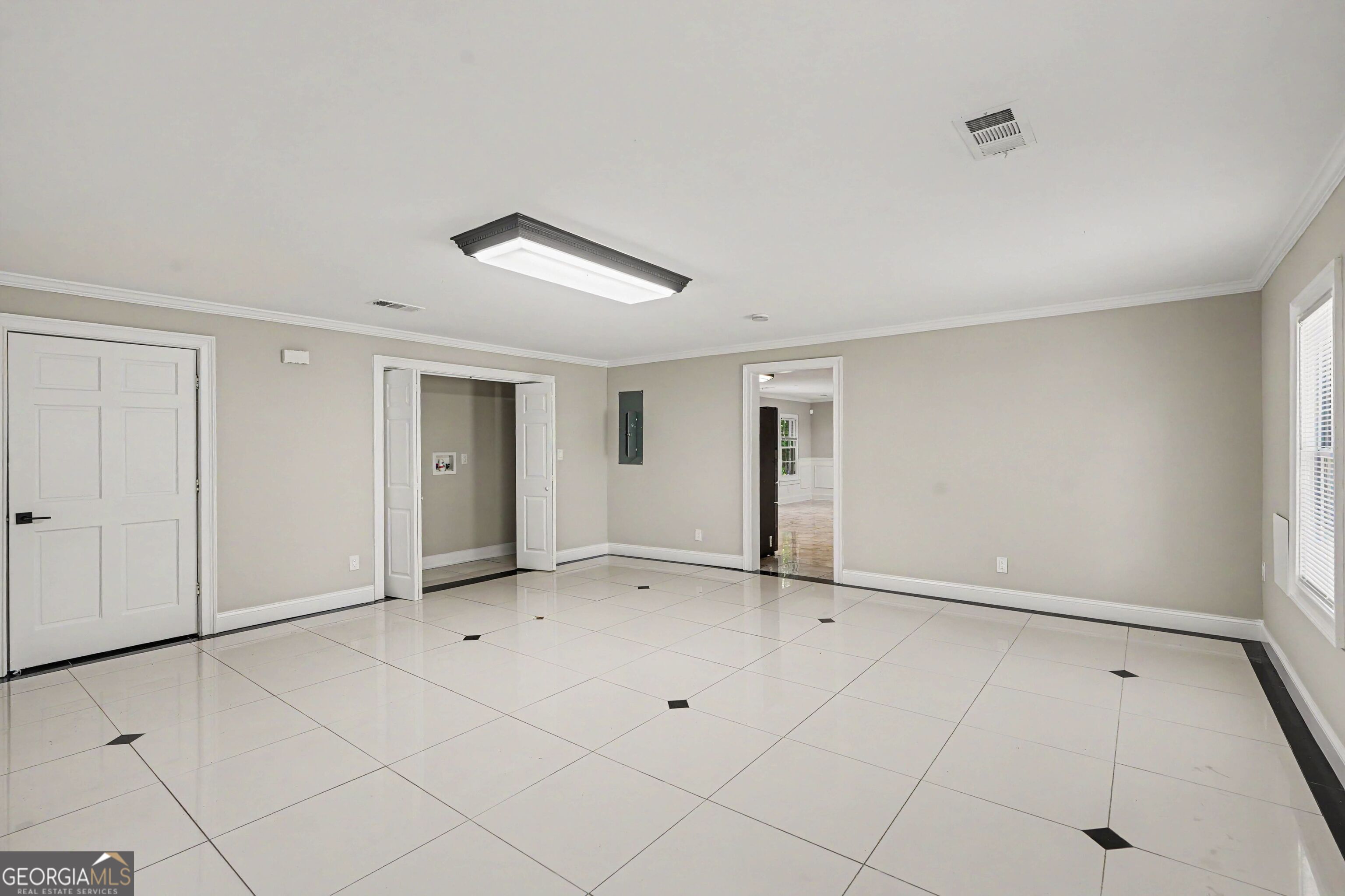 592 Henderson Road Property Photo 25