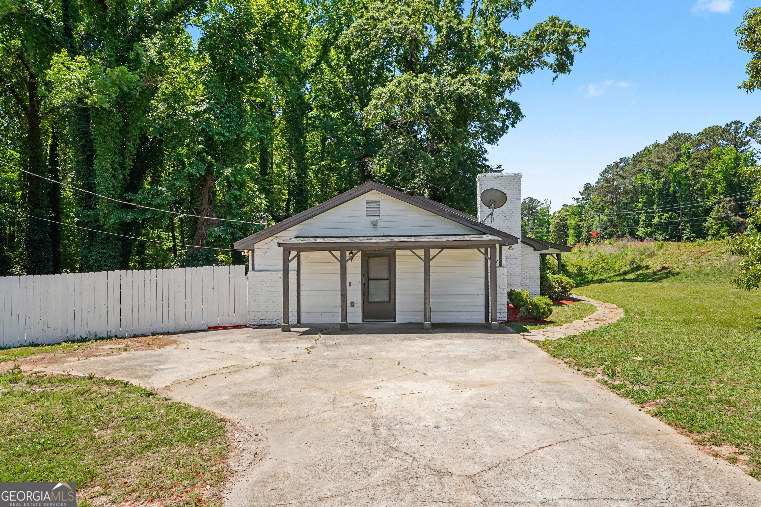 592 Henderson Road Property Photo 29