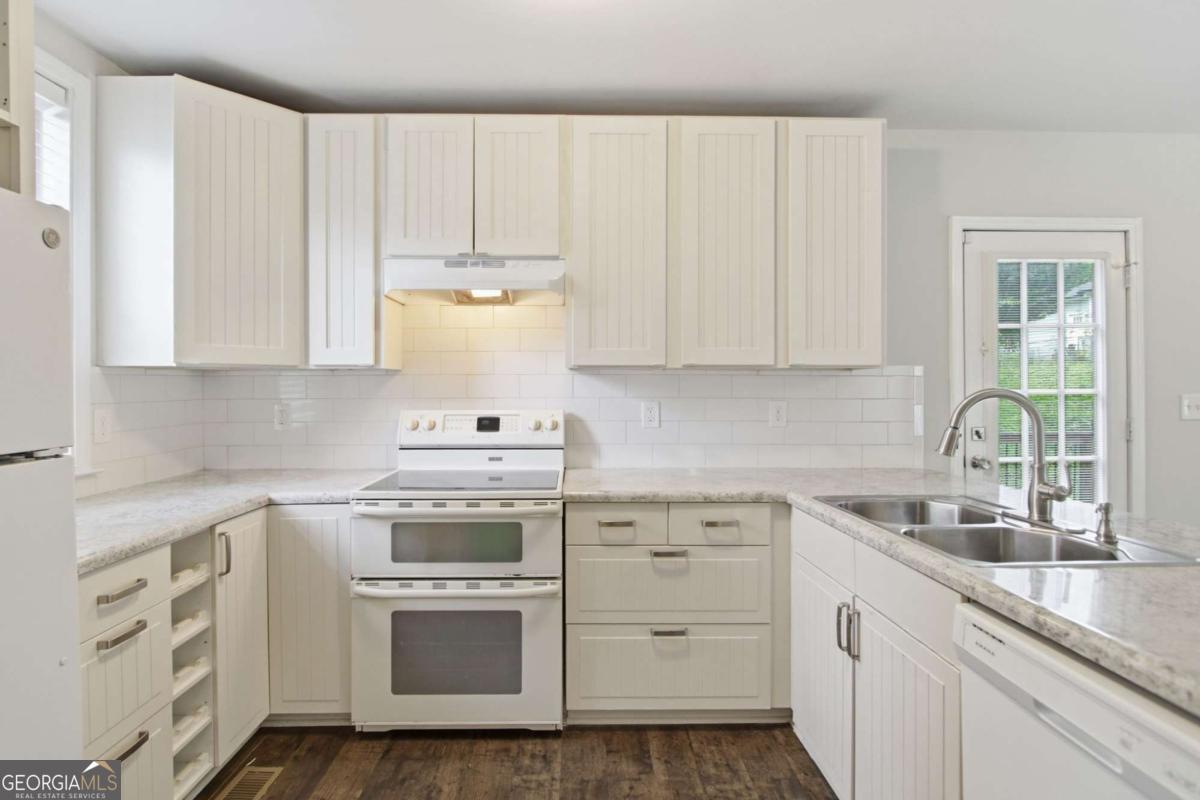 211 First Street Property Photo 14