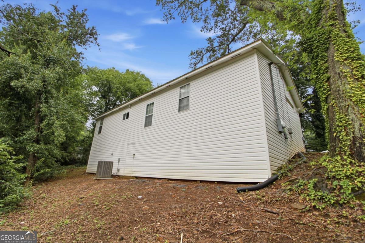 211 First Street Property Photo 27