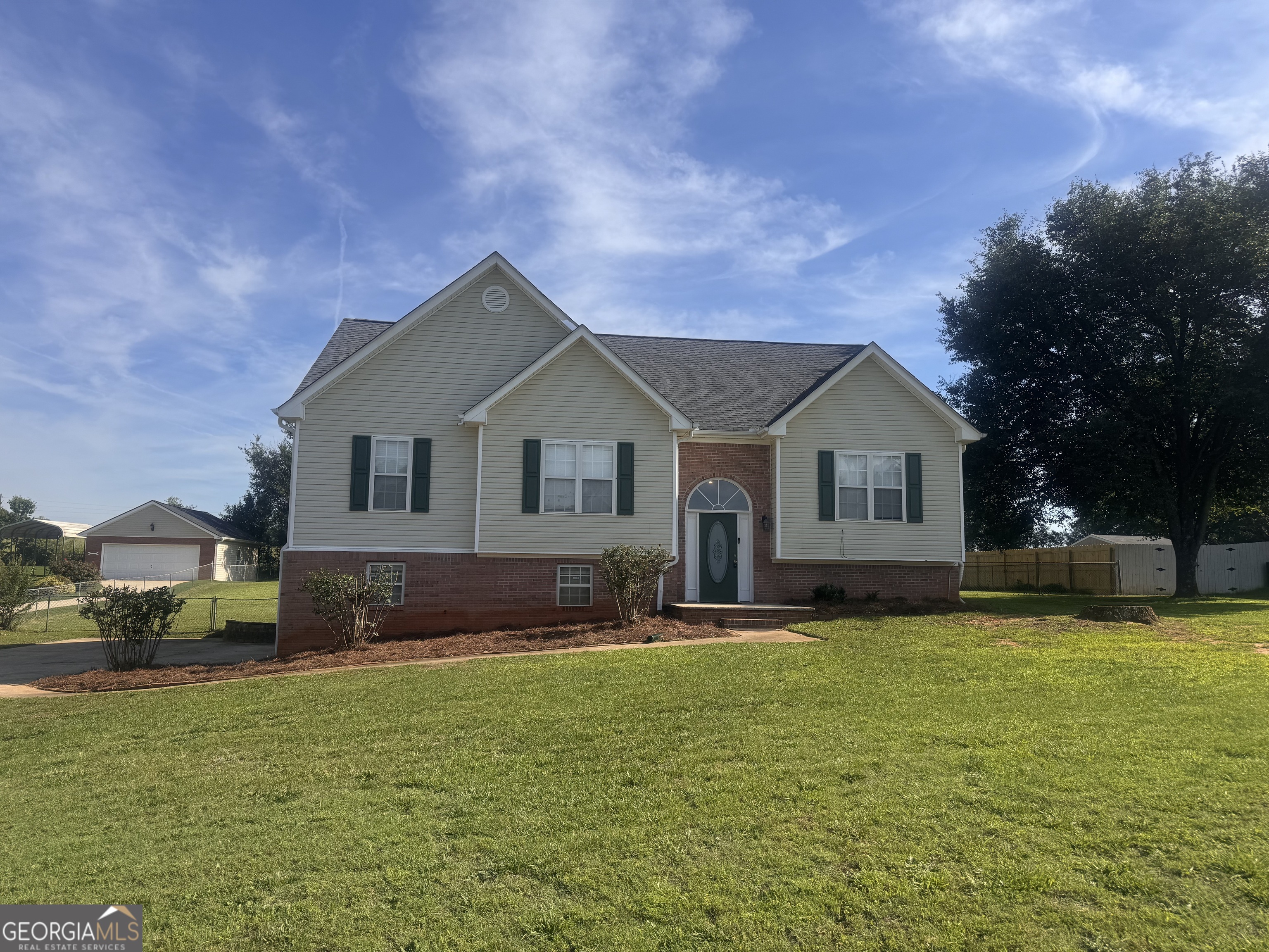 425 Freedom Drive Property Photo 1