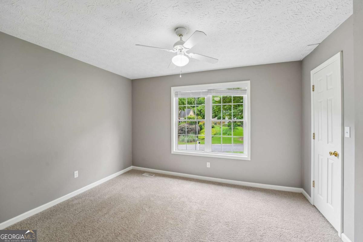 209 Eagle Glen Court Property Photo 16