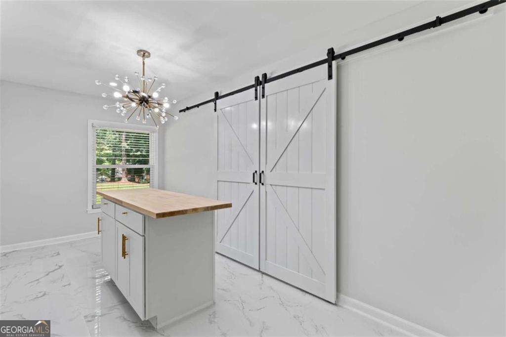 2023 Stoneleigh Drive Property Photo 17