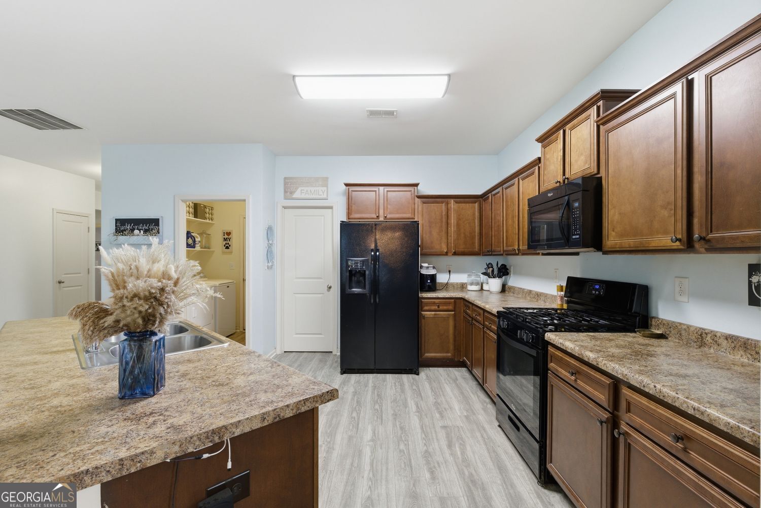 1048 Sutherland Drive Property Photo 3