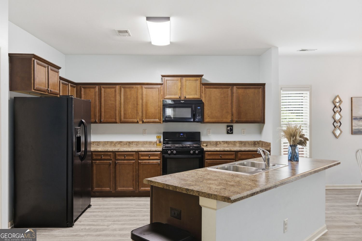 1048 Sutherland Drive Property Photo 14