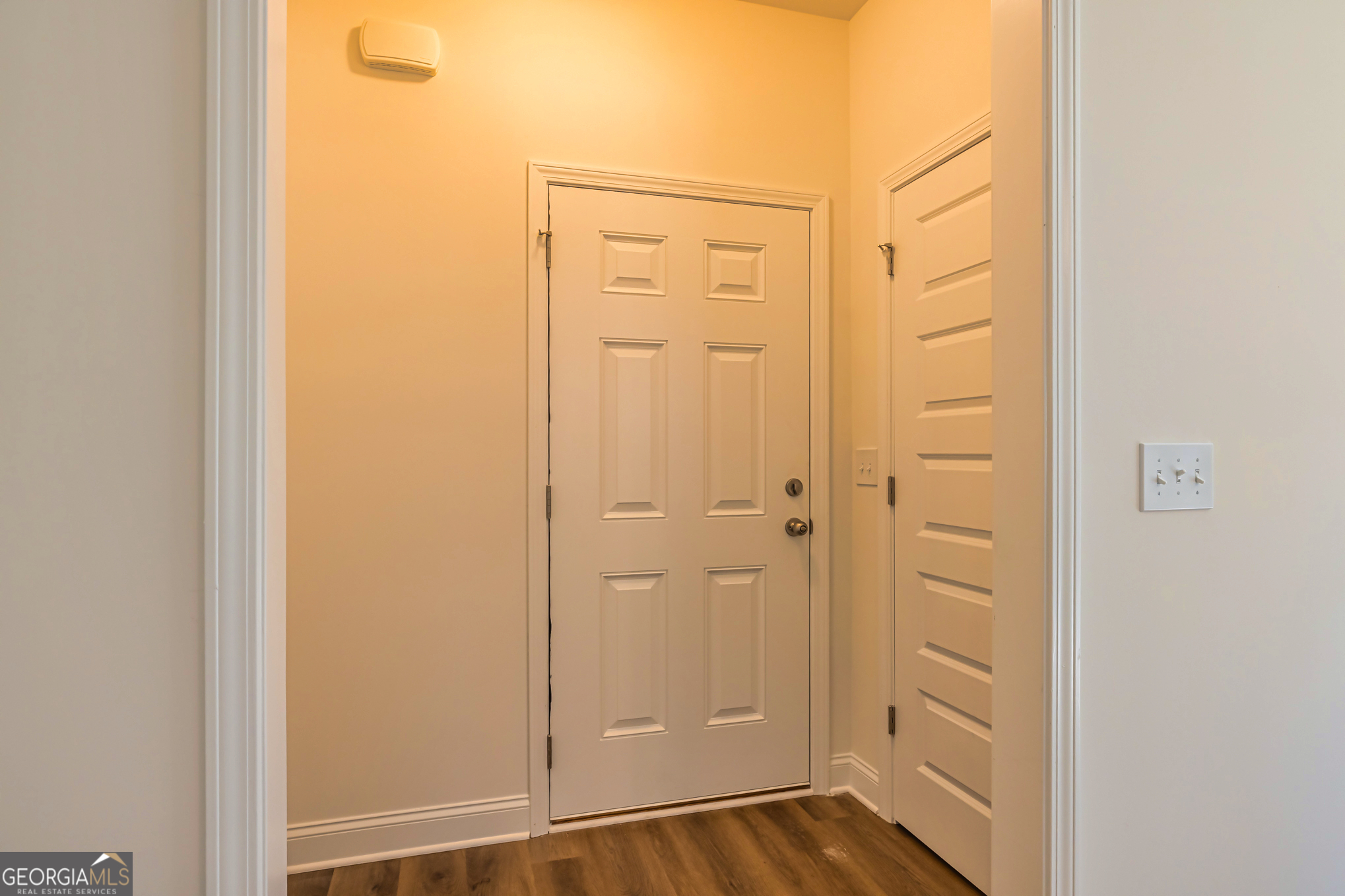 11 E Reynolds Street Property Photo 16