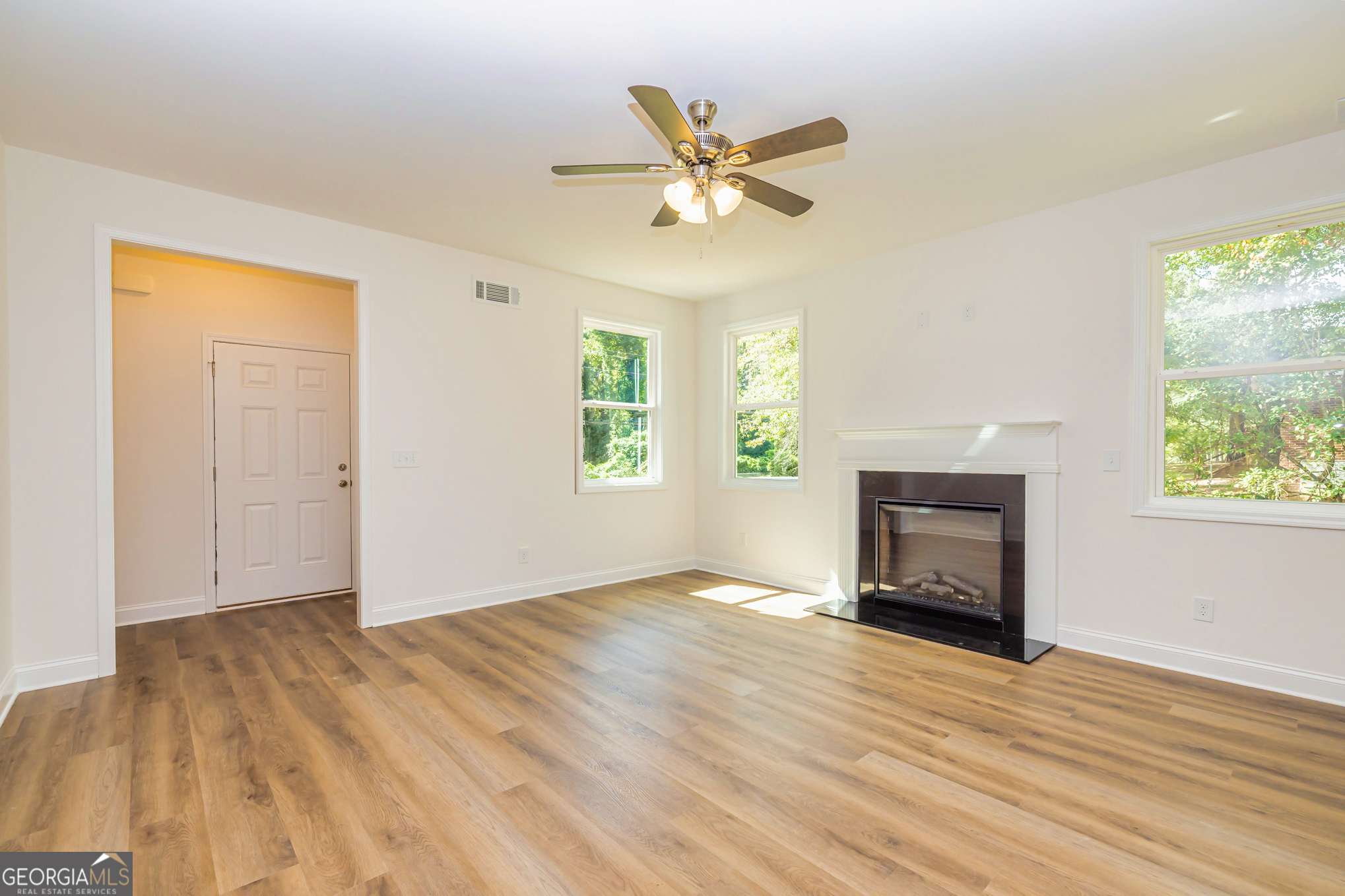 11 E Reynolds Street Property Photo 17