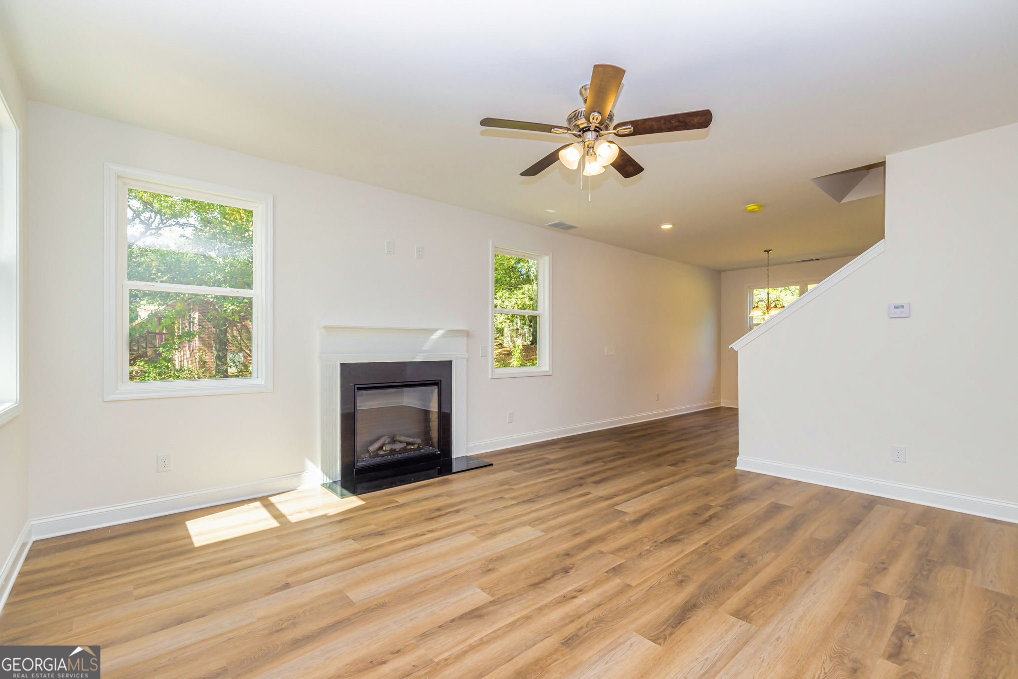 11 E Reynolds Street Property Photo 18