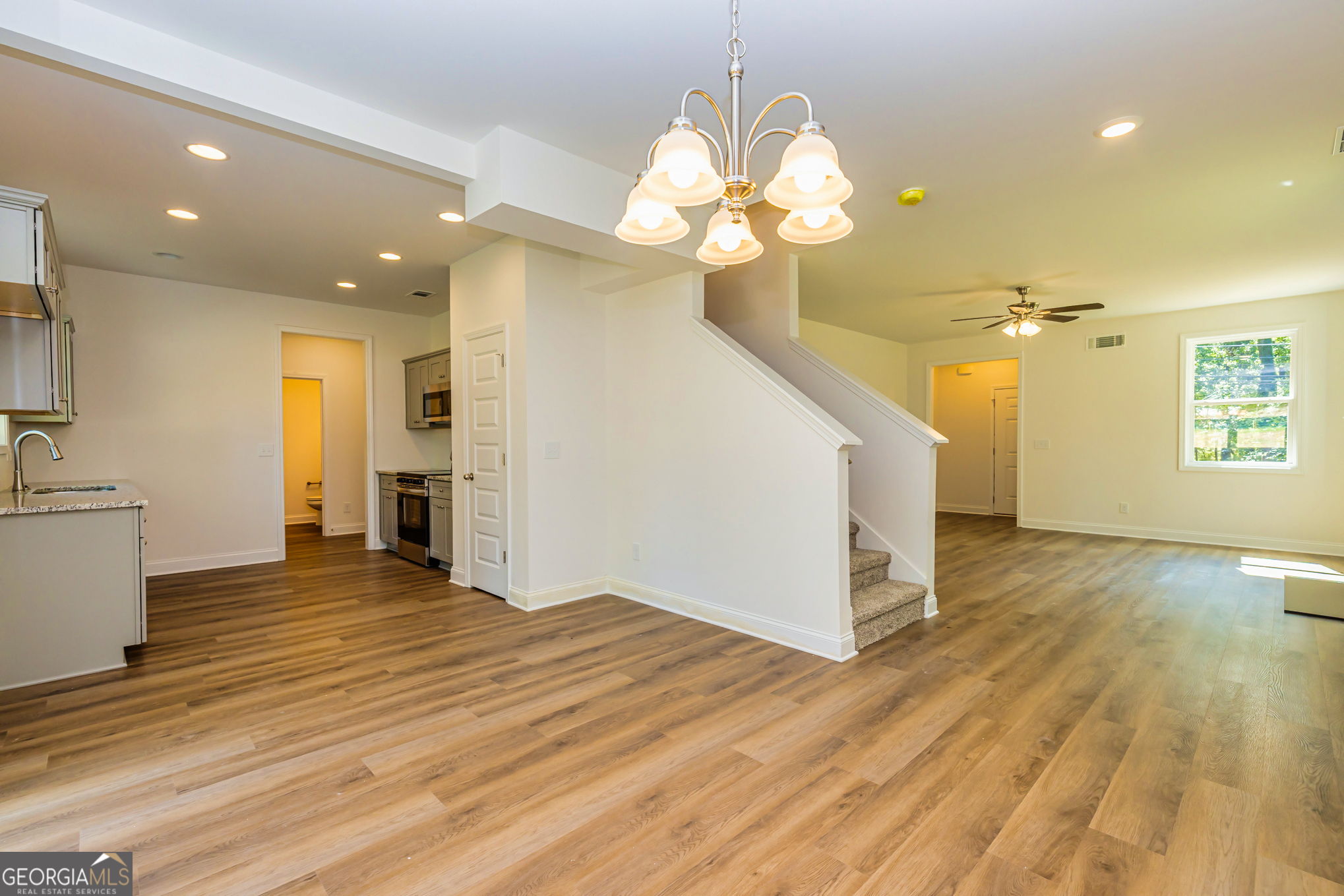 11 E Reynolds Street Property Photo 19